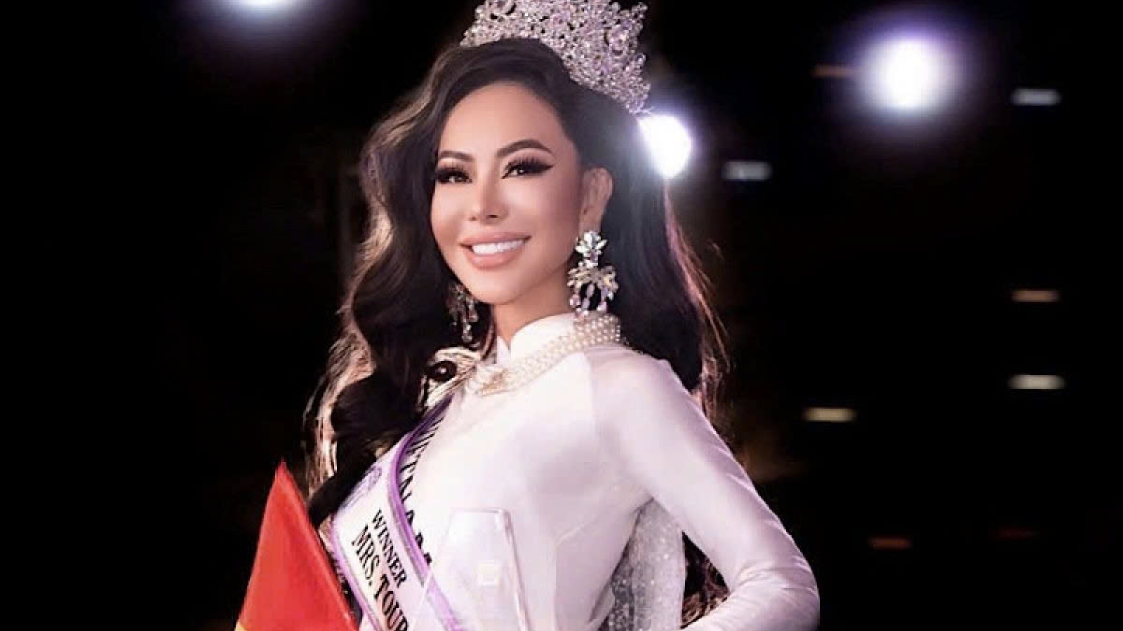 Vietnamese beauty wins two titles at Mrs. Tourism Queen International 2026